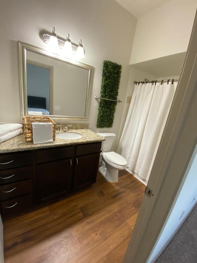 Spacious Galleria Cottage - Self Check In & Free Parking, 4 Beds 2 Bathrooms 휴스턴 외부 사진