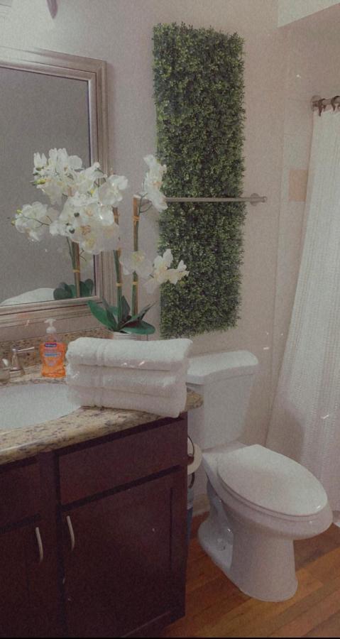 Spacious Galleria Cottage - Self Check In & Free Parking, 4 Beds 2 Bathrooms 휴스턴 외부 사진